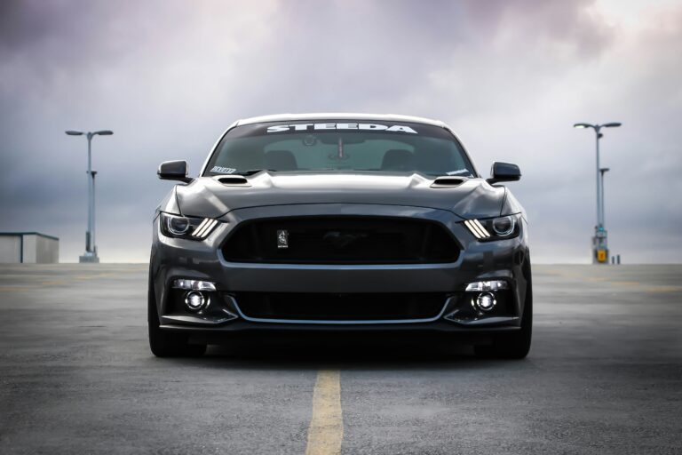 The Smart Guide: Things to Consider When Opting for Cheap Luxury Car Rentals